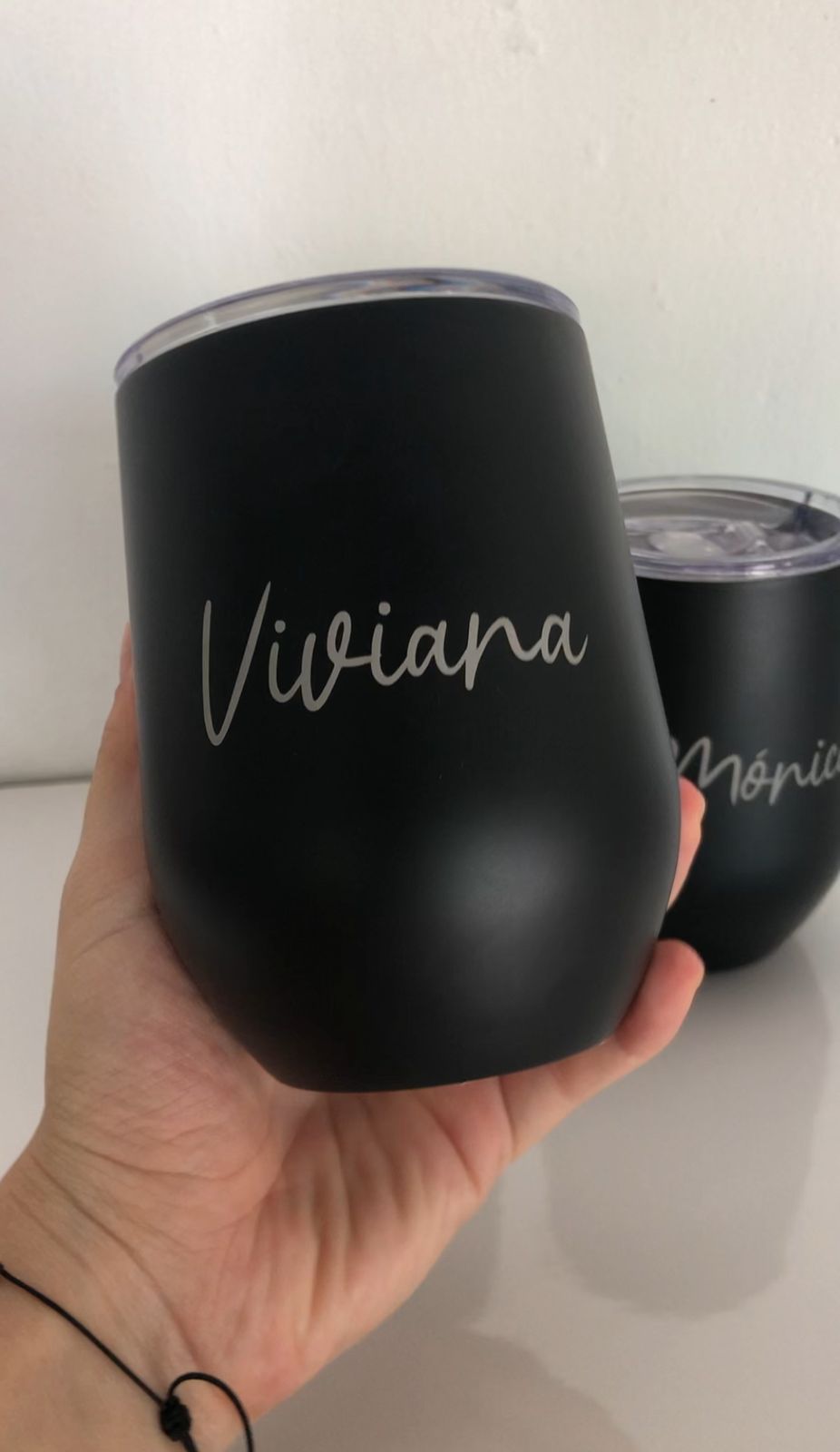 Vaso termo negro grabado